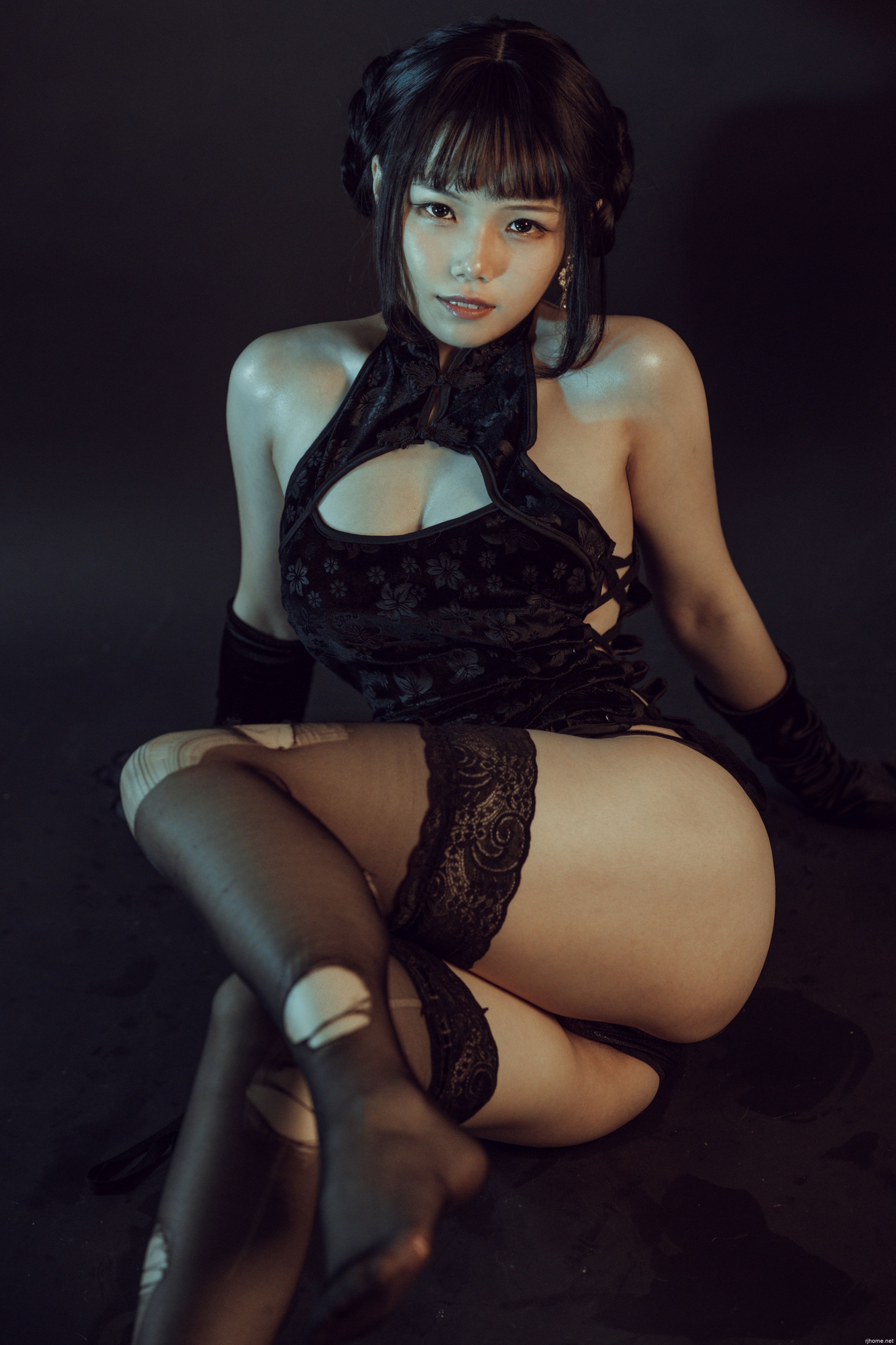 【七月喵子】黑旗袍(32p，312m)