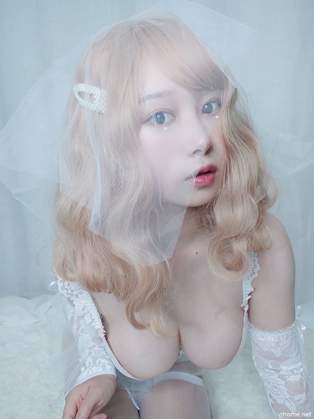 [269]PAKI酱 NO.003 镂空新娘[42P7V-91MB]