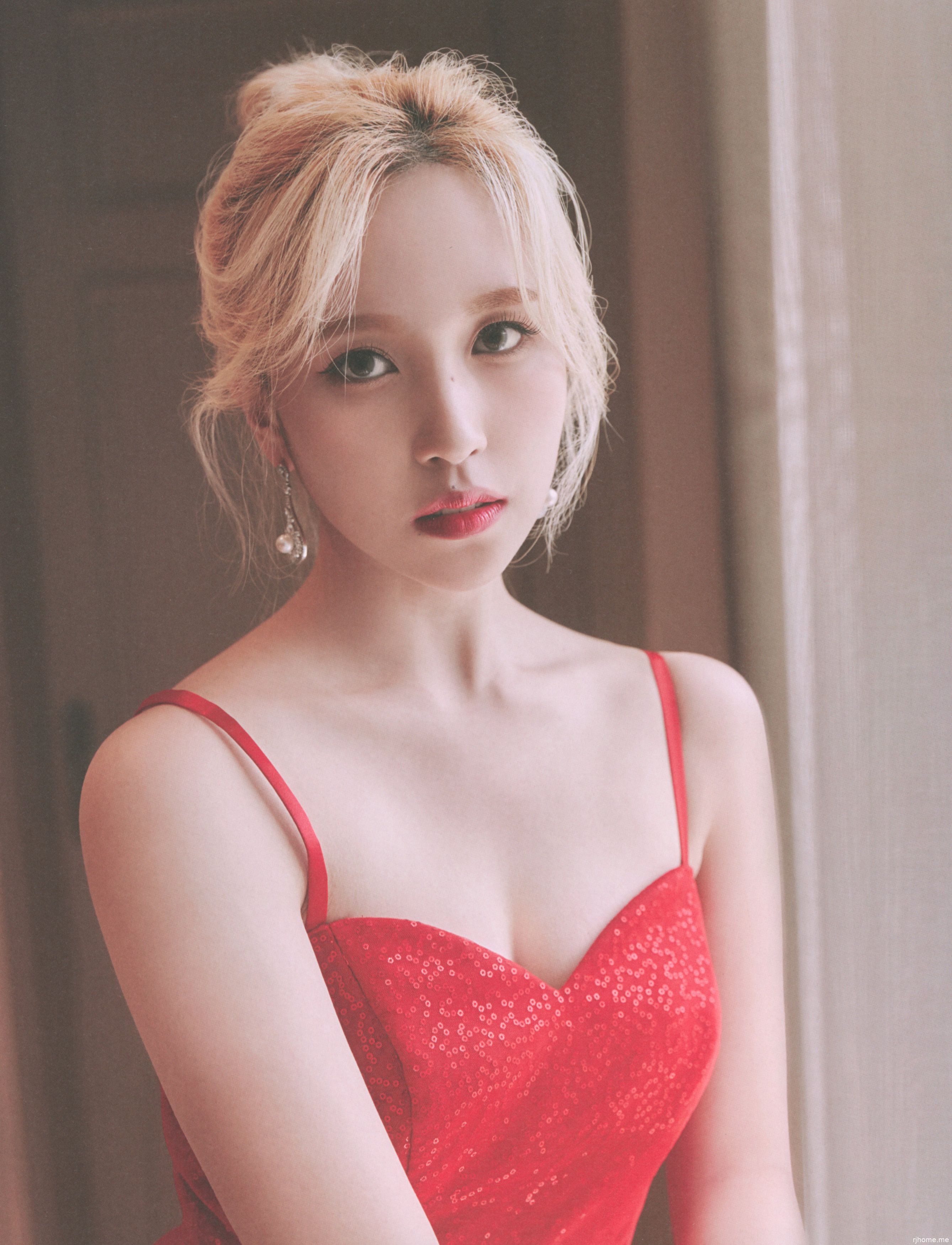 [CAT030]TWICE - Mina: 1ST PHOTOBOOK [Yes, I am Mina][196P 164MB]