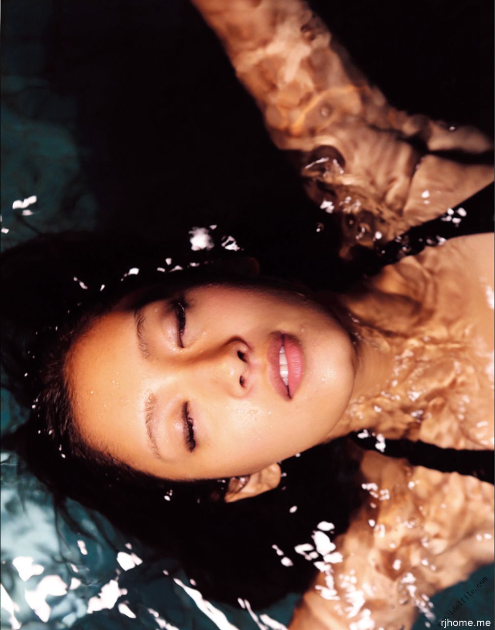 [CAT015]菜々緒 - 超絶美脚写真集1028_24(2012.10.28)