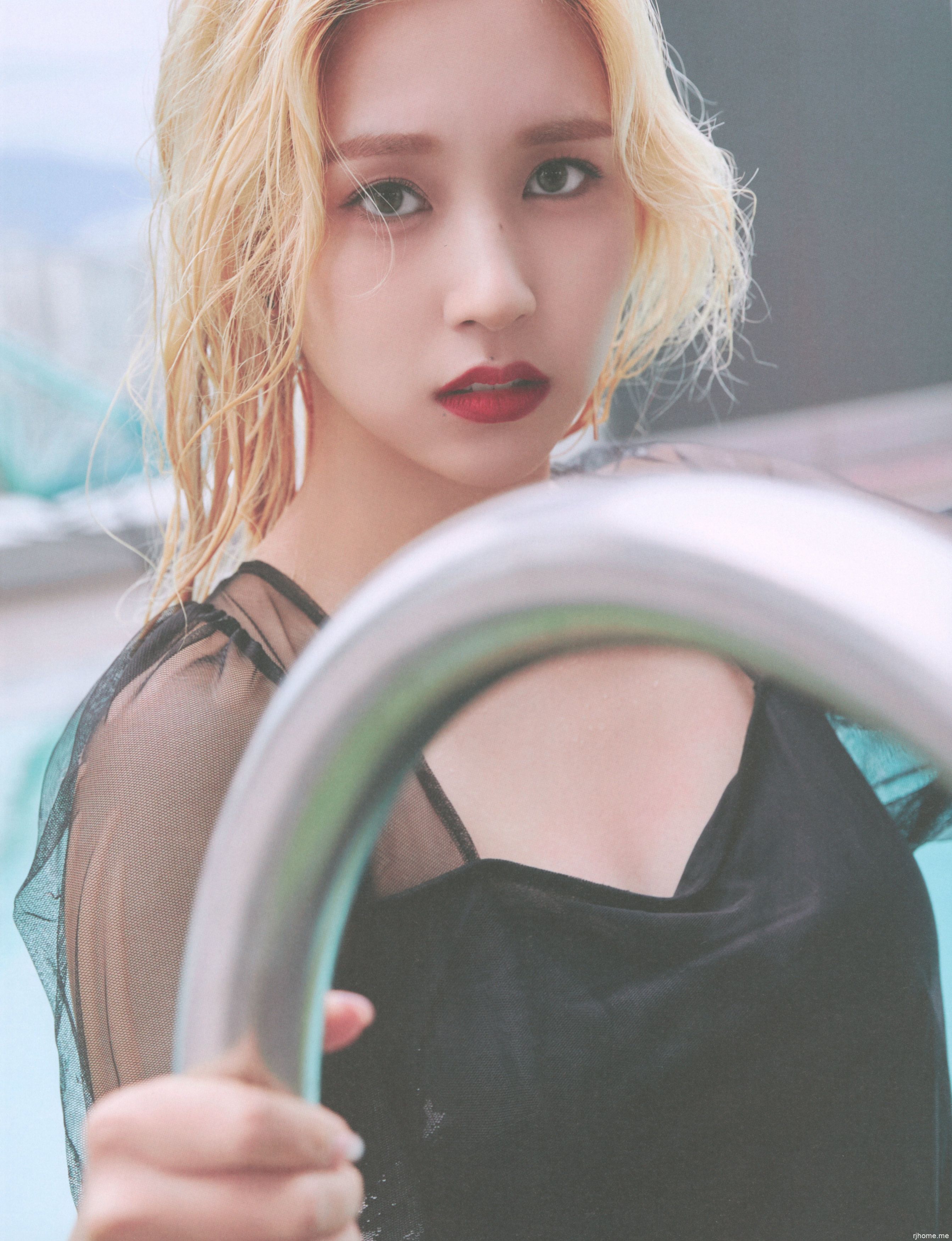 [CAT030]TWICE - Mina: 1ST PHOTOBOOK [Yes, I am Mina][196P 164MB]