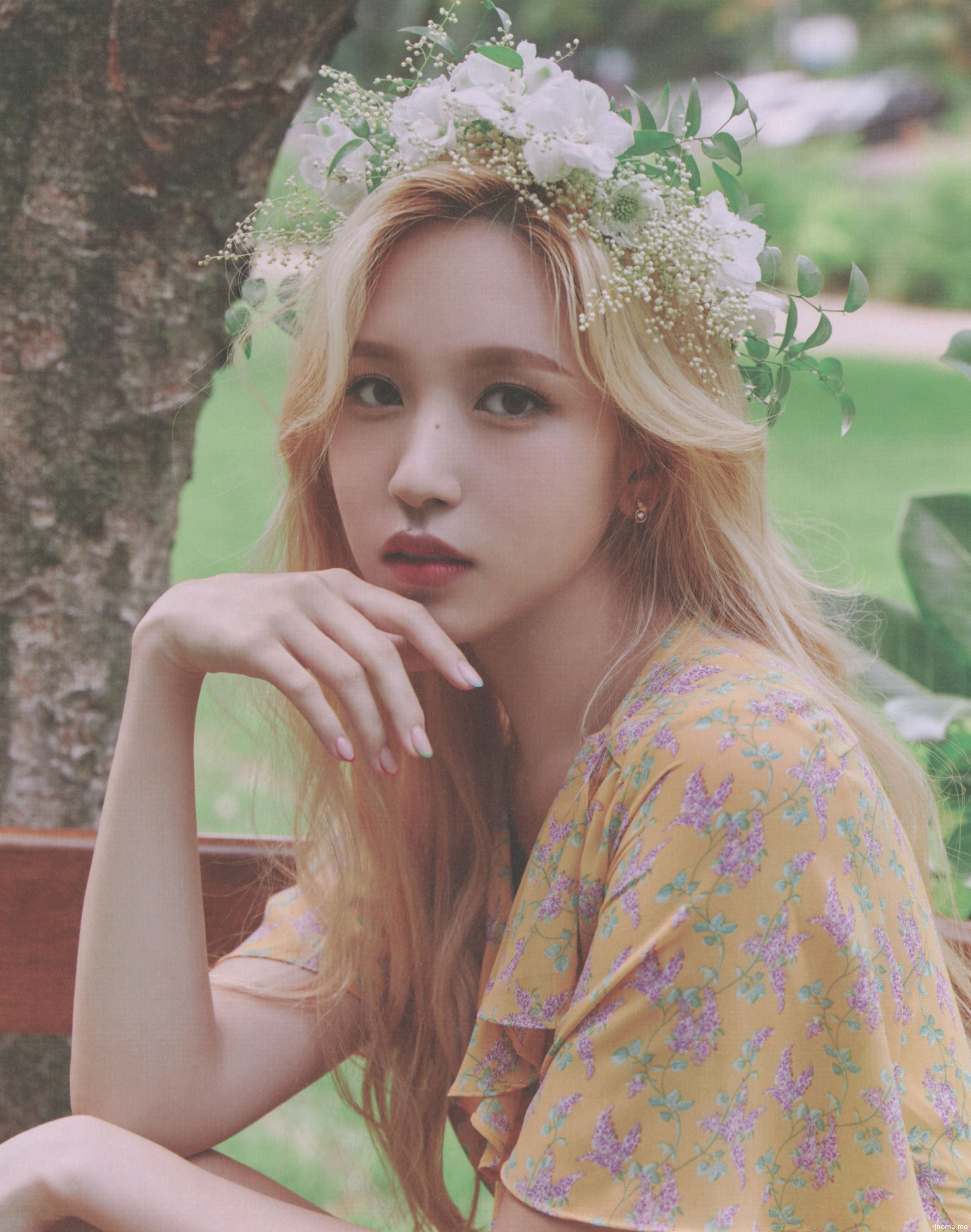 [CAT030]TWICE - Mina: 1ST PHOTOBOOK [Yes, I am Mina][196P 164MB]