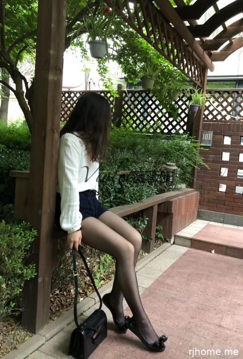 2202215  vivian图片合集（丝腿向）  2000P+2V-3.45G  秒传