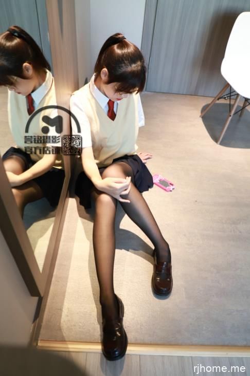 2203022  YM传媒- 黑丝超短裙美女(带视频)  72P+1V-798M   秒传