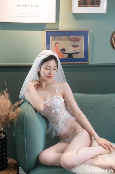 2203258  模特年年 21套写真合集   833P+13V-6.84G  秒传