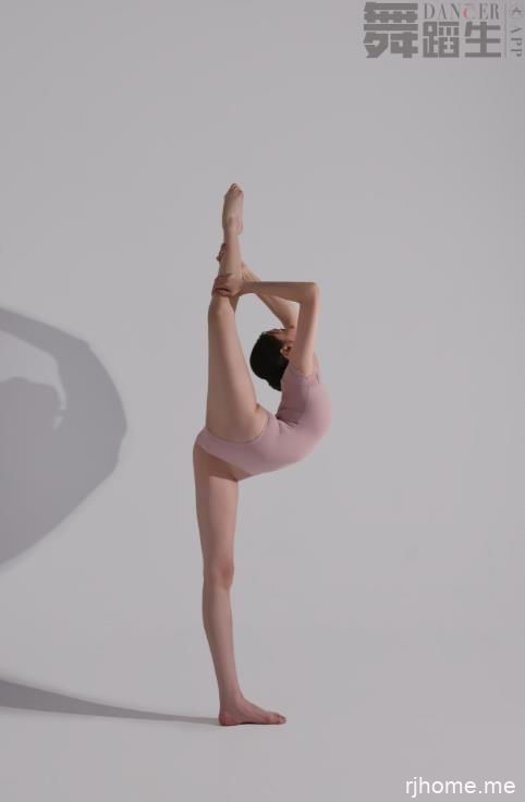 22041003（评论可见）  [GALLI嘉丽]舞蹈生日记 092 - 创造即兴 雷钰航  42P-192M