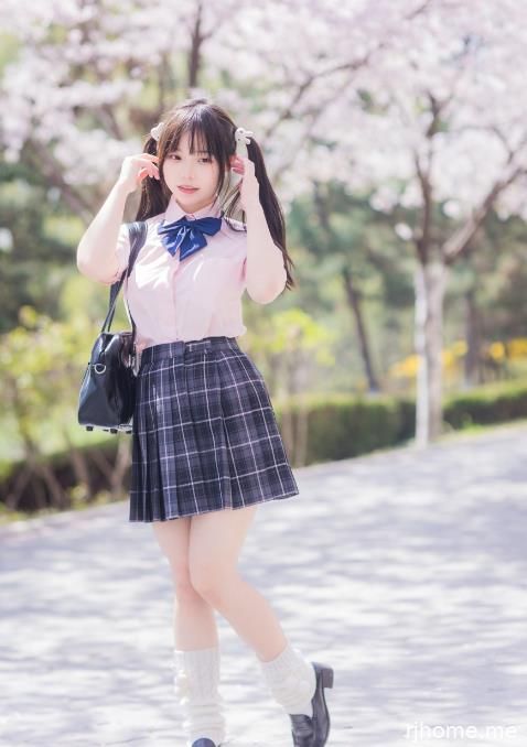 22041802（评论可见）  六味帝皇酱 - 樱花女友  53P-411M