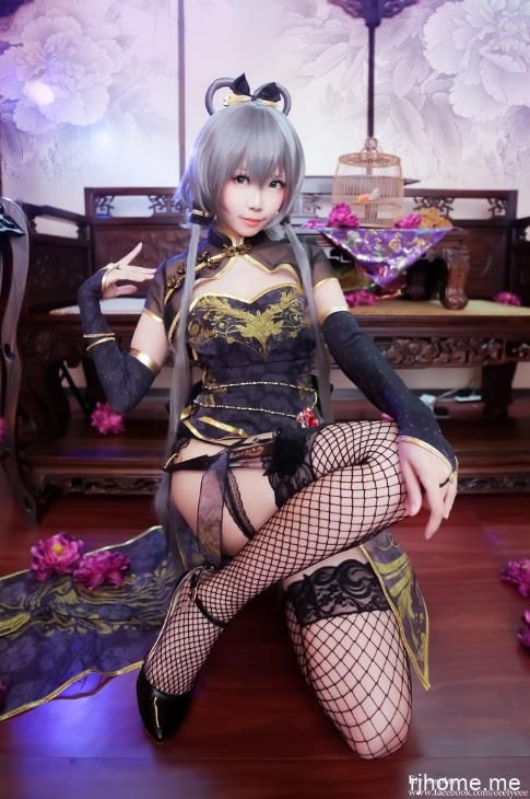 22040618  ElyEE子 - 天依金丝雀旗袍   13P-166M