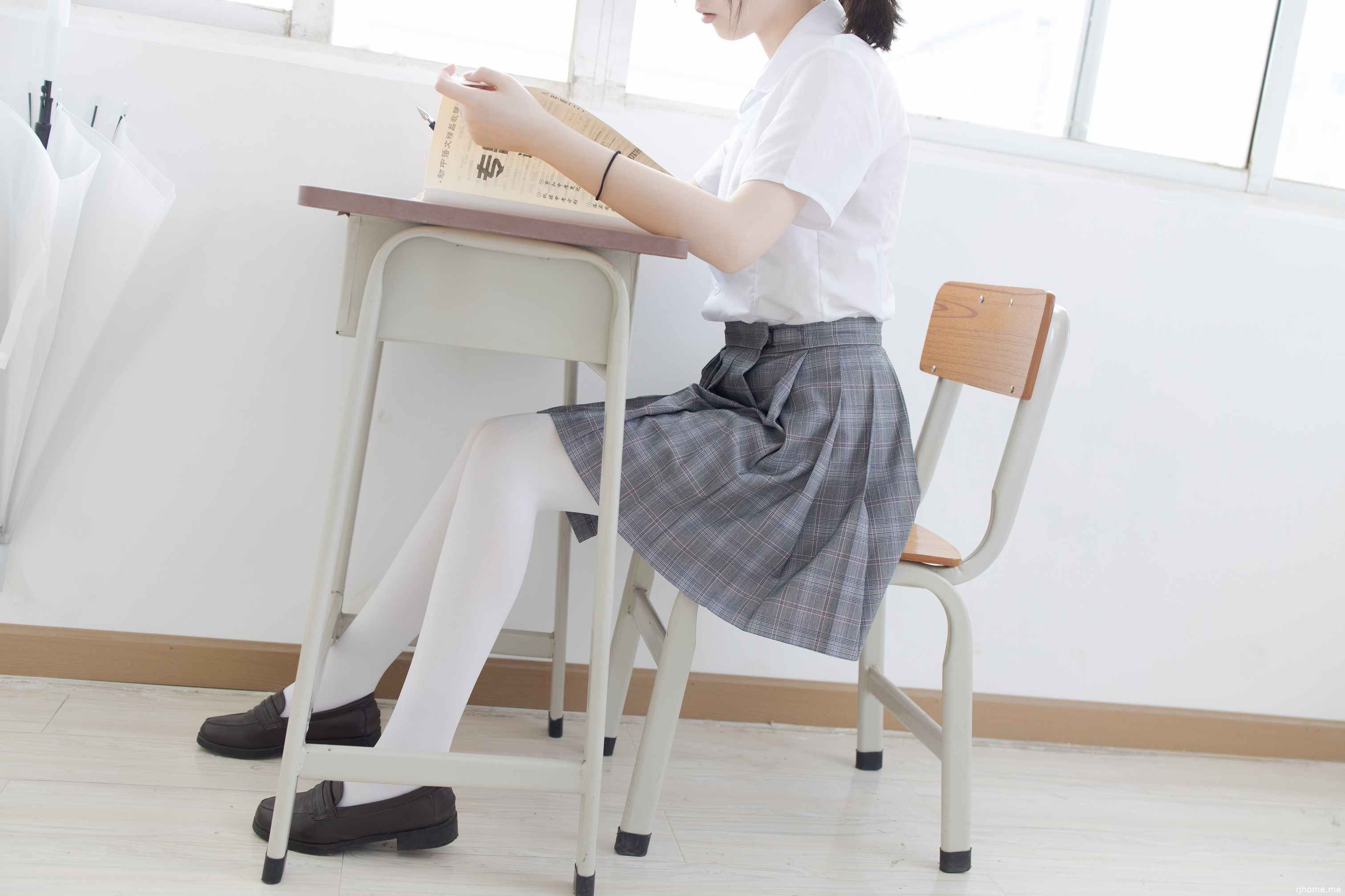 森萝财团 内部 001 真空白丝 [150P1V4.66GB]