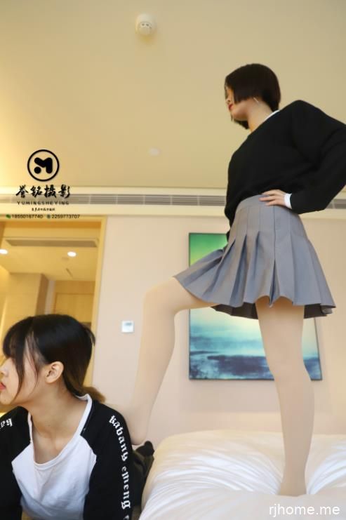 22051210（评论可见）  YM传媒 - 超短裙黑白双丝学妹  88P-528M