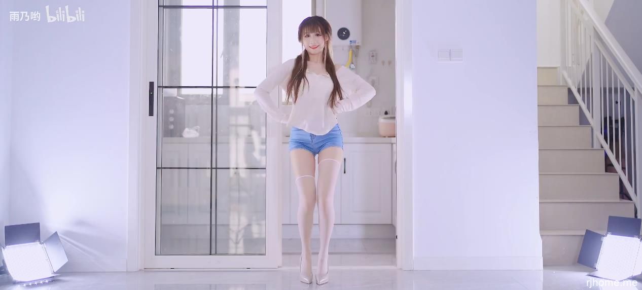 22051703（评论可见）  B站舞见主播 雨乃哟 - 宅舞《刺痛》 1V-20M