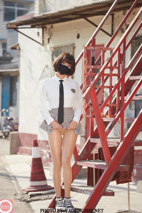 22052801（评论可见）  [妖精社] T2123《唐飞飞-胡同里的学妹》48P-253M