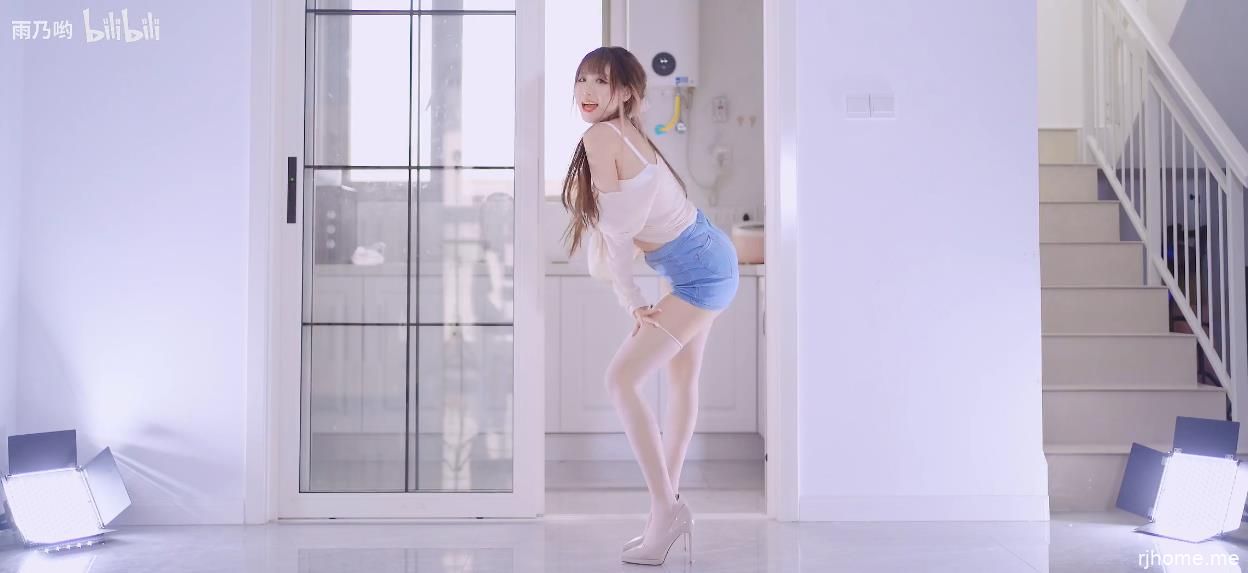 22051703（评论可见）  B站舞见主播 雨乃哟 - 宅舞《刺痛》 1V-20M
