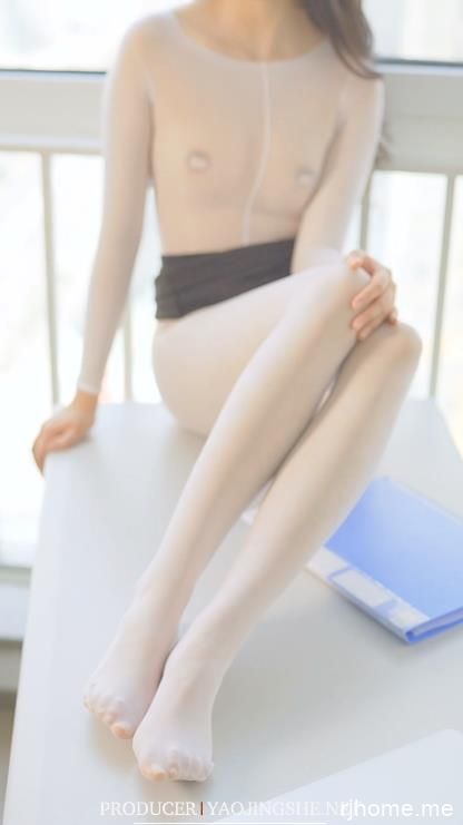 22051201（评论可见）  妖精社 H2017《苏伟-办公桌前》1V-468M