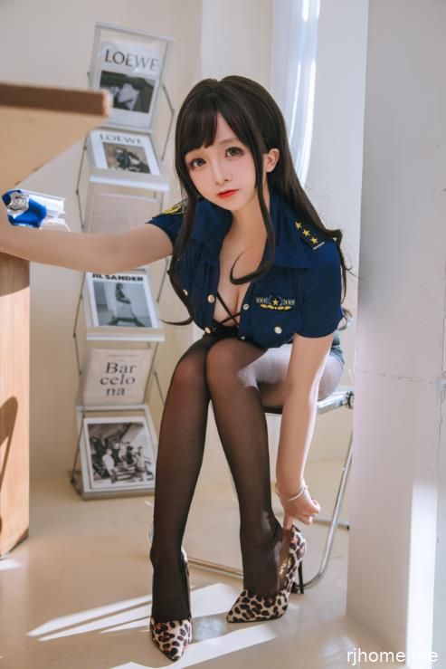 2205054（评论可见）  日奈娇 - 豹纹女警 103P-1.32G