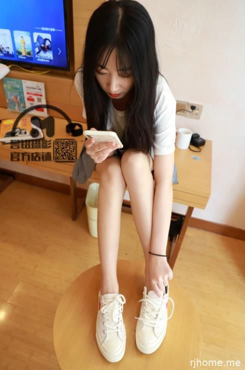 22051102（评论可见）  YM传媒 - 超短裙棉袜学妹  80P+1V-940M