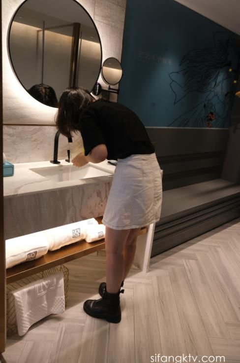 22061313 摄影流出 金融专业大一学生娜娜 511P+1V-8.49G 秒传不亏