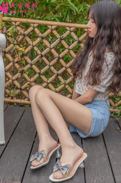 22060102 （评论可见） 大生模拍 No.233婉欣 超纤细美腿肉丝  54P-379M