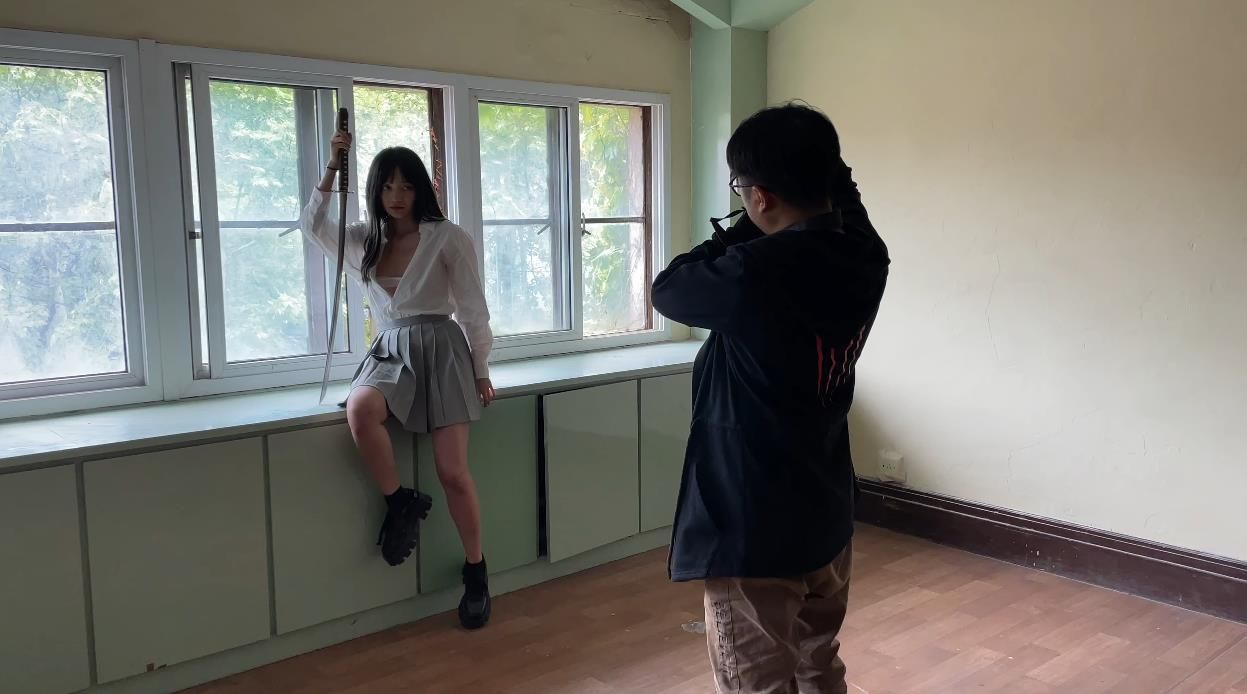 22071608  Rock Duan拍摄花絮 - 废弃学校  1V-2.04G  秒传不亏