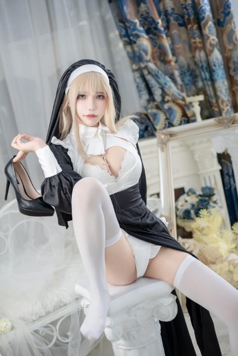 22071512（评论可见）  抱走莫子 - 生日特辑 修女  75P+11V-1.63G