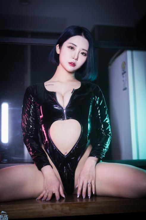 22070704（评论可见）   Bomi (보미) -  [BLUECAKE] City of Night  76P-778M