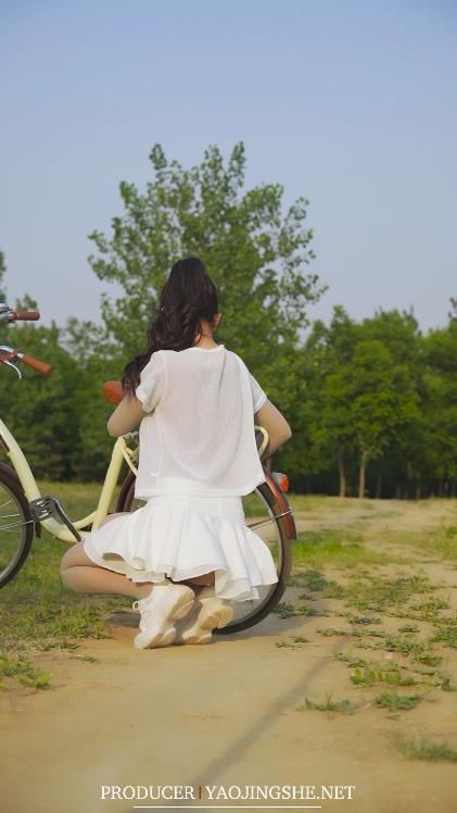 22080602 (评论可见） 妖精社 H2024《苏伟-自行车月光灰连身》1V-338M