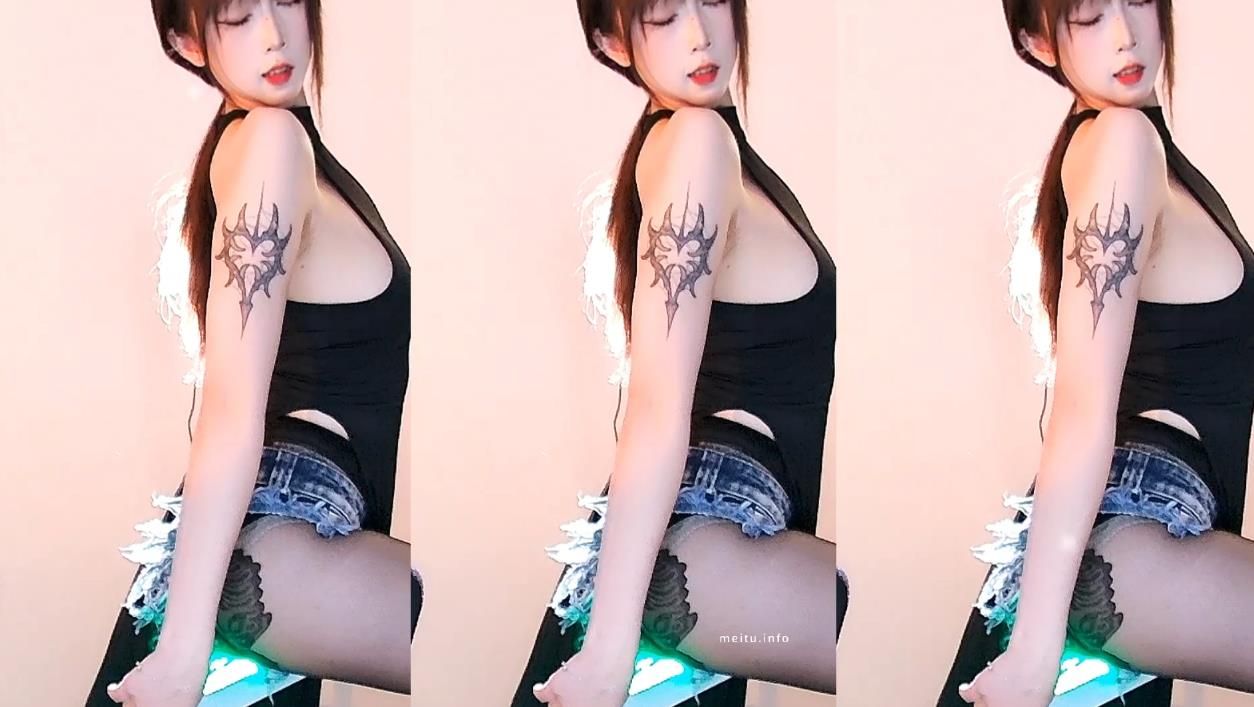 22092819  樱奈 - 黑丝热裤  1V-428M