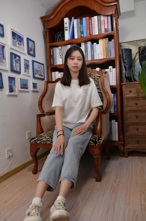 22091903  Sexy Asian Girls Feet - 美女YIYI  122P-1.54G