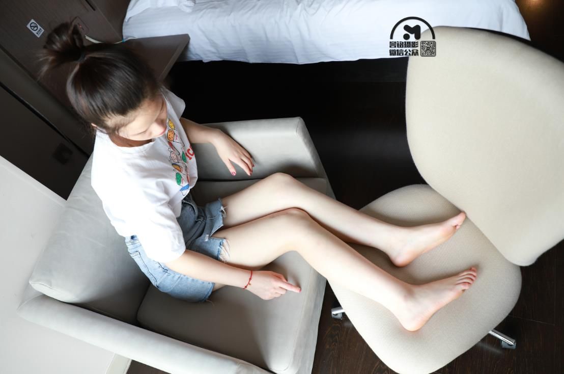 22090101  YM - 牛仔短裙棉袜裸足学妹  80P+1V-1.04G