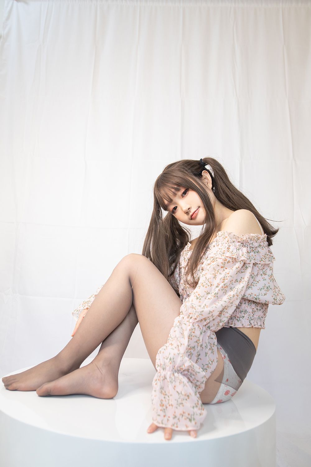 [754]神沢永莉 - 灰丝花裙子 [26P-218.83MB]