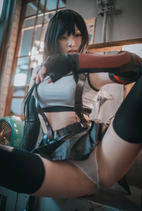 22100206  DJAWA - bambi 蒂法    51P-979M