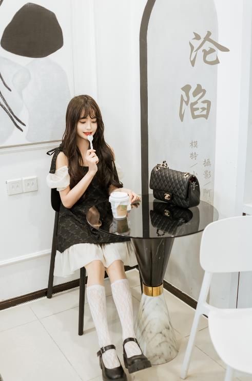 22101905  [YALAYI雅拉伊]2022.09.26 NO.976 沦陷 小亭  46P-445M