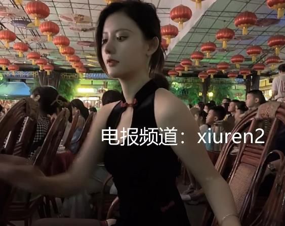 22101206  秀人网 阿朱 - 露天戏院   1V-111M