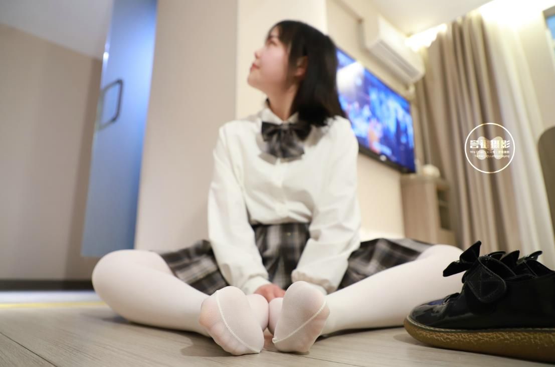 22111704  誉铭摄影 - 白丝JK超短裙美腿学妹  110P+1V-0.97G