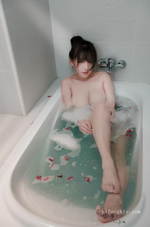 22111204  樱晚Gigi 粉丝群收费写真合集  319P+7V-1.58G