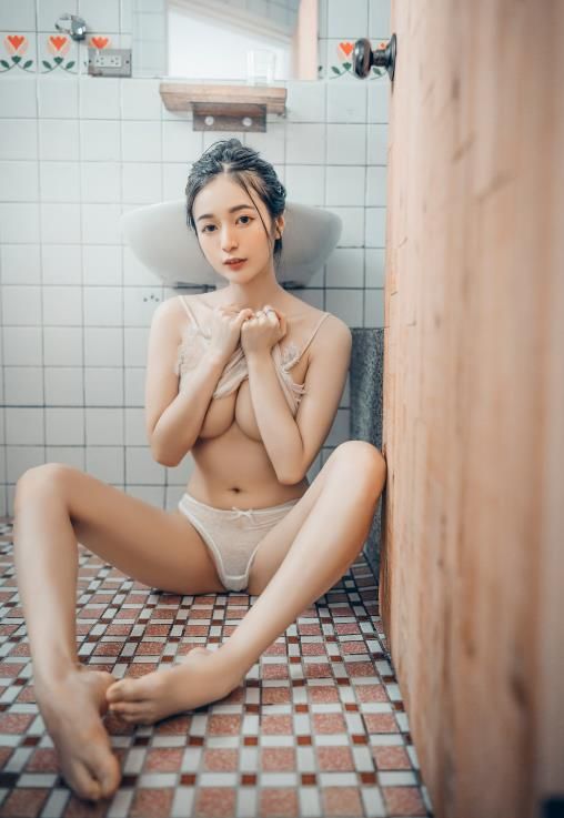 22112606  辰辰 – Angel in the bathroom   101P-235M