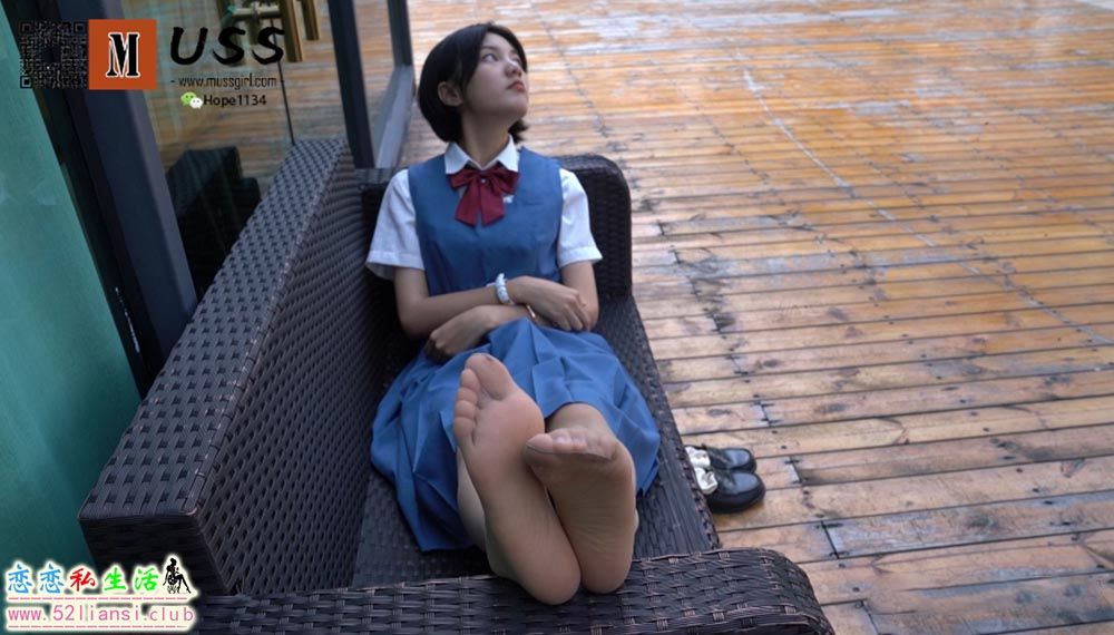 22122304  超级美少女不叶校服JK丝足秀   1V-934M