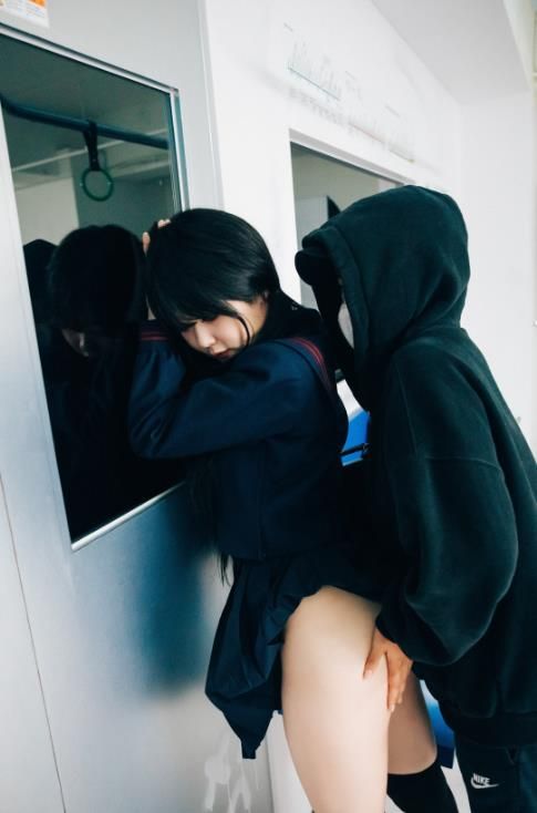 23011401  [Loozy] Zia - Subway (Full.Ver)  102P+7V-1.1G