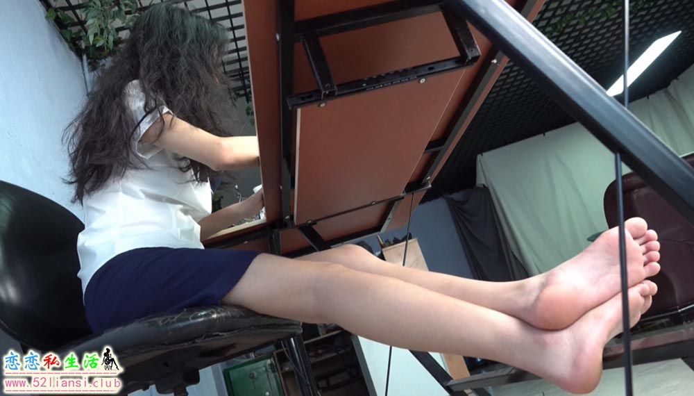 23010101  南国足艺 - 气质美女小雨办公室女郎  1V-582M