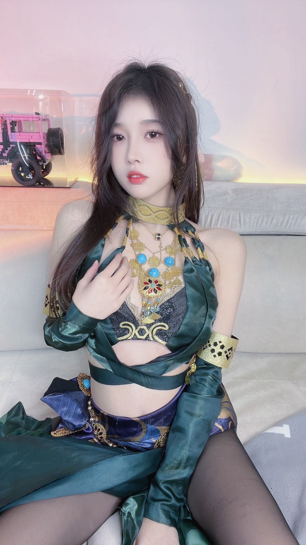 【最新套图】小小奶瓶儿 – 迦南 [17P+1V/388MB]