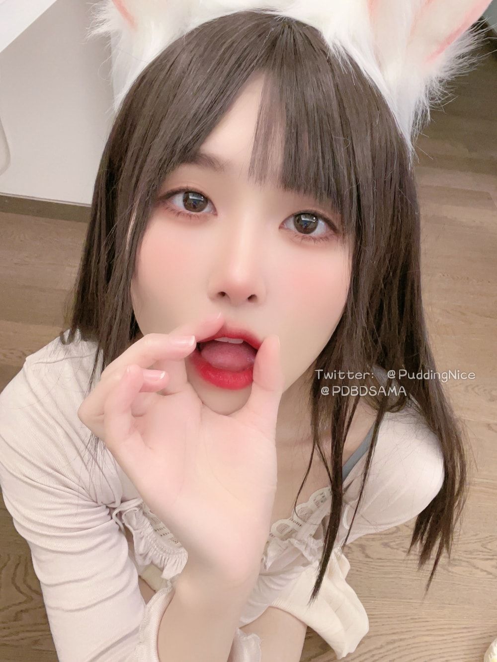 [最新套图] 布丁大法 – S3糯米糕 [35P+3V/312MB]