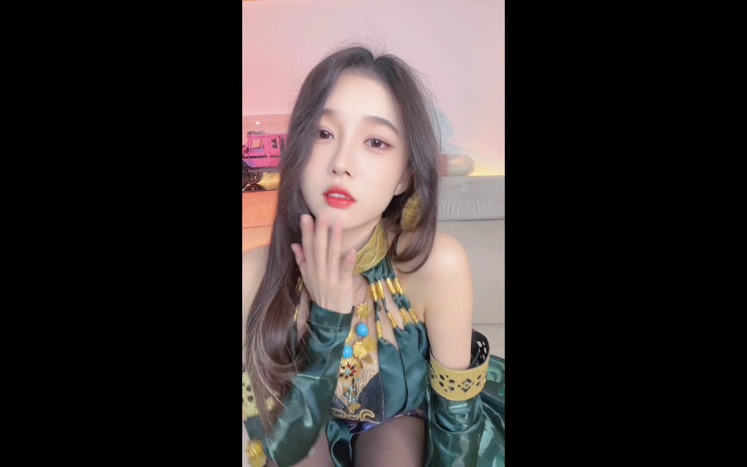 【最新套图】小小奶瓶儿 – 迦南 [17P+1V/388MB]