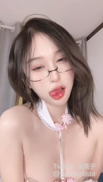 23020110  羽柔子推特合集+4套图   110P+22V-3.13G