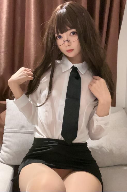 23022612  51酱 - 真空无内肉丝  52P+7V-421M