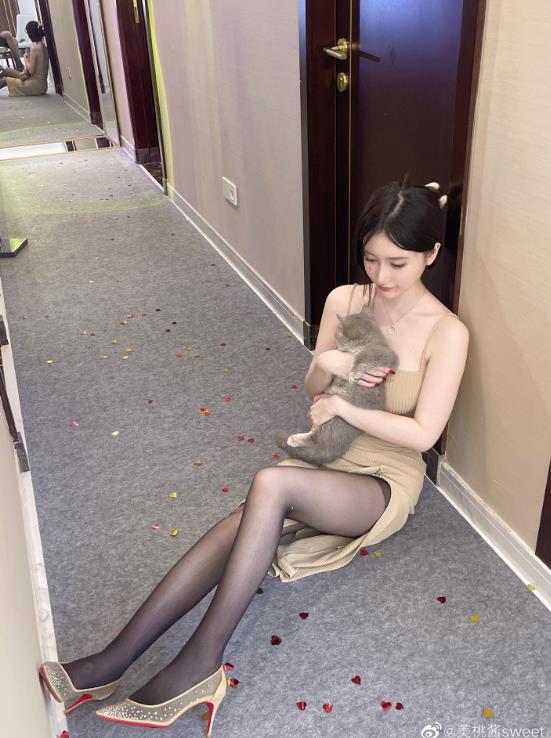 23031415  美桃酱3月新作  38P+5V-252M