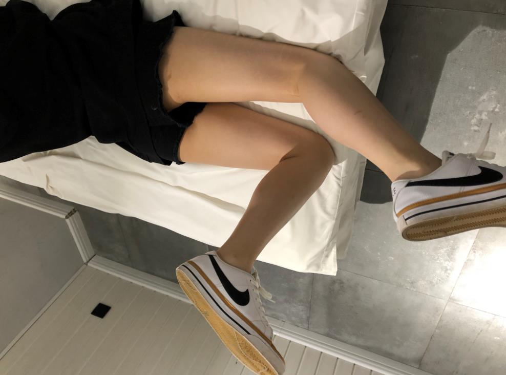 23032102  本足摄影 - 大四实习长腿美女  67P+1V-1.08G