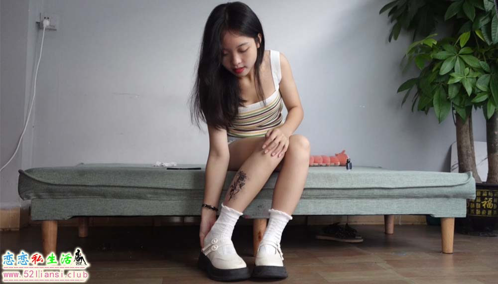 23042612  Pary学生模拍 - 大学生诗诗 1V-1.04G