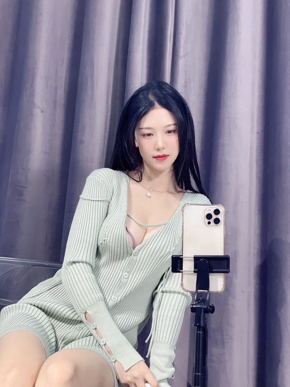 【最新资源】抖娘利世 - 绿茶【37P+1V/462MB】【百度网盘】