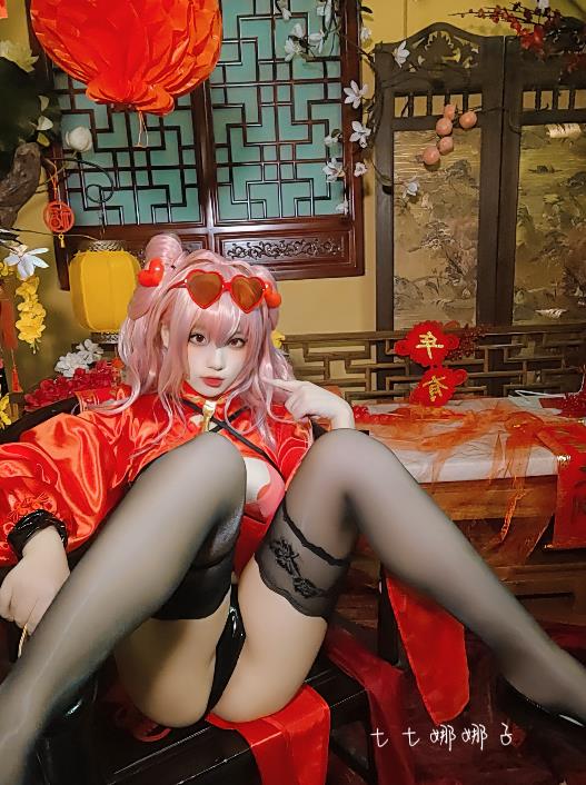 23050210  七七娜娜子 - 布莱默顿新春旗袍  108P+6V-770M