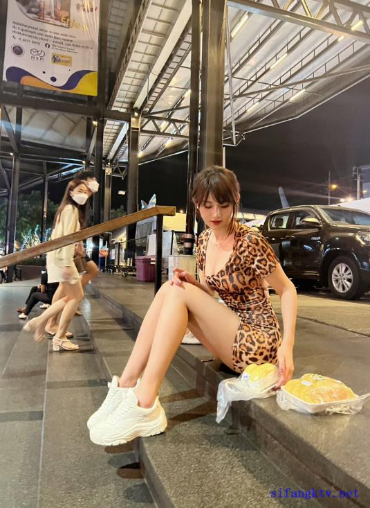 23050601  阿朱 - 4月泰国旅拍  110P+6V-207M